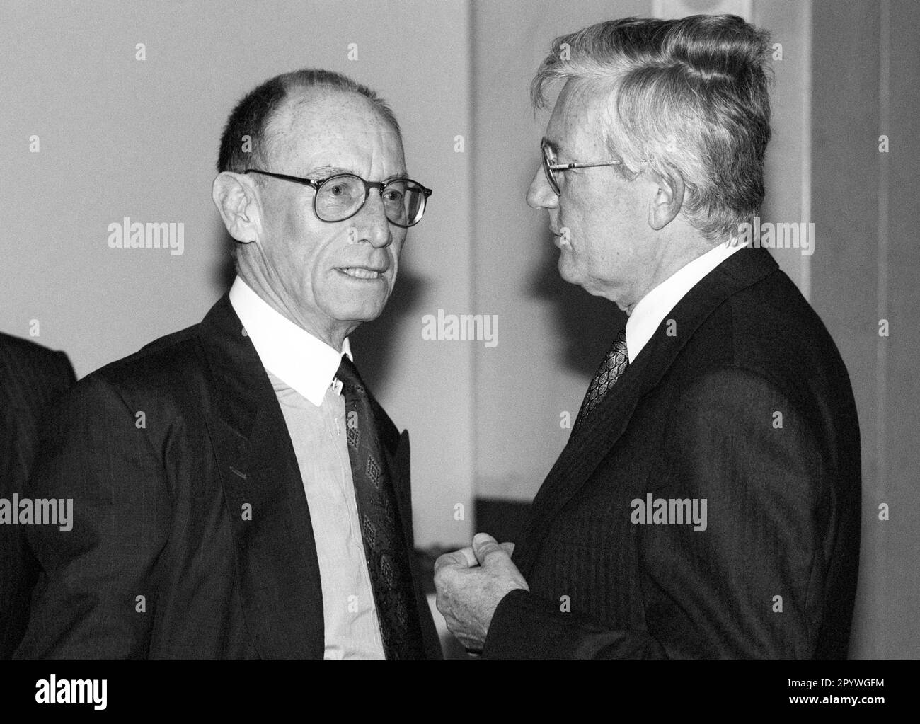 Edzard REUTER , Chairman of the Board of Management of Daimler-Benz AG , and Klaus LIESEN , Chairman of the Board of Management of Ruhrgas AG , October 1991 [automated translation] Stock Photo