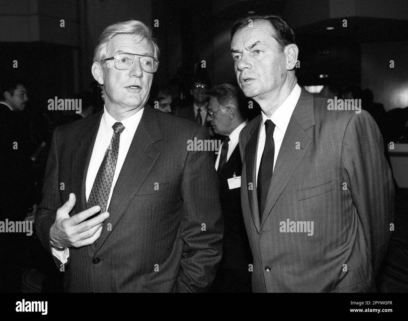 Klaus LIESEN , Chairman of the Board of Management of Ruhrgas AG , and Marcus BIERICH , Chairman of the Board of Management of Robert Bosch GmbH , October 1991 [automated translation] Stock Photo