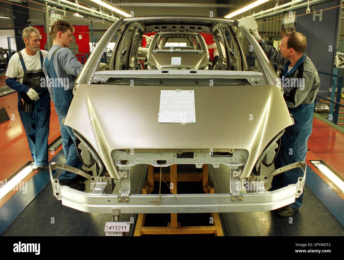 DEU , GERMANY : Production of Mercedes-Benz A-class car in the Ulm factory of Daimler-Benz AG , February 1998 Stock Photo
