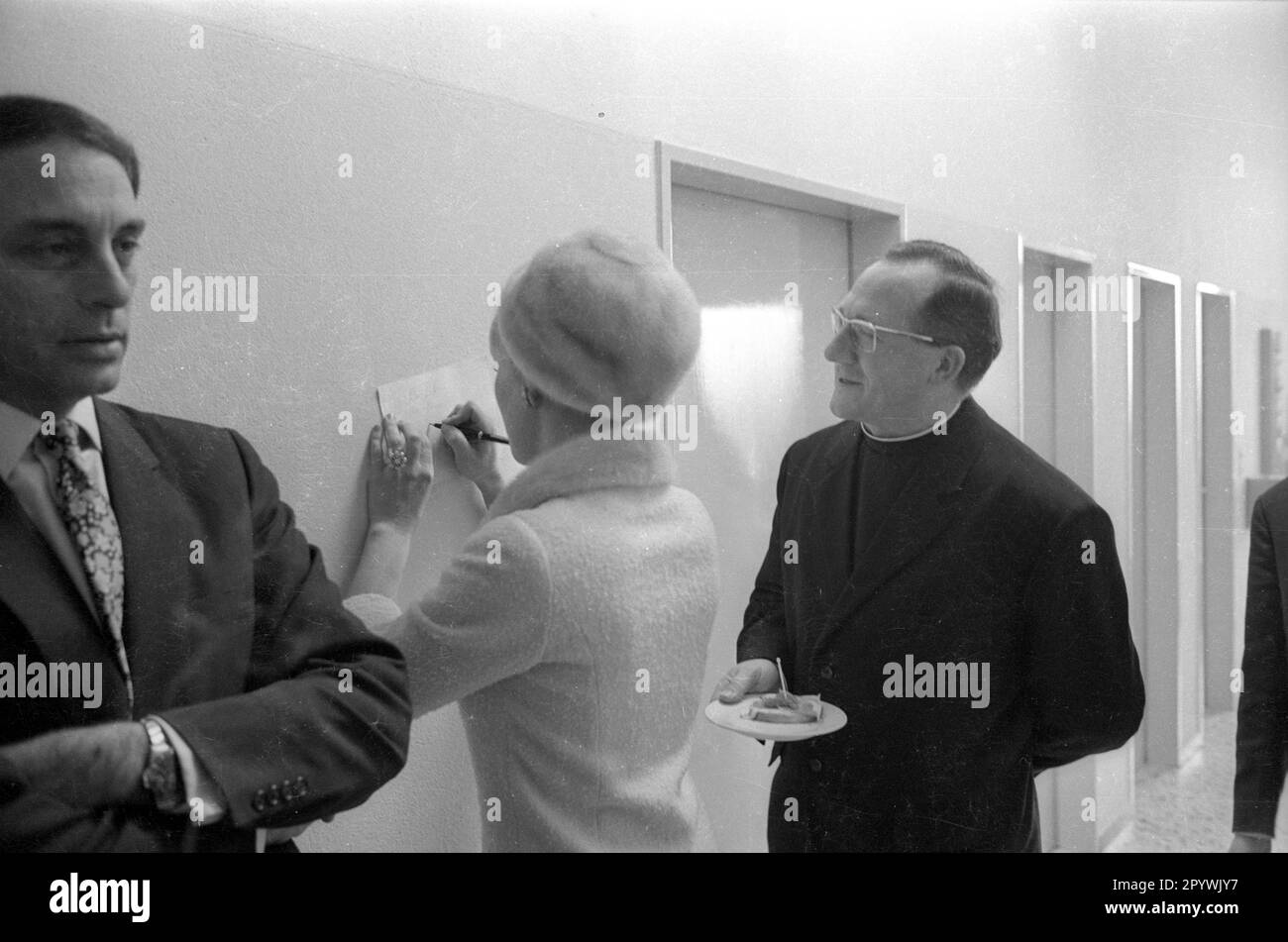 Photo series: Elke Sommer in her own perfume factory. Left husband Joe