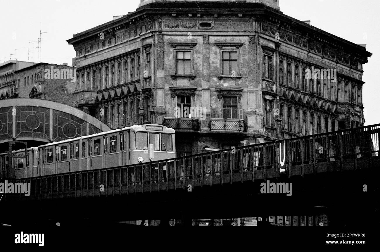 BerlinBoroughs / Kreuzberg / 12 / 1980 Skalitzer Strasse / Wiener