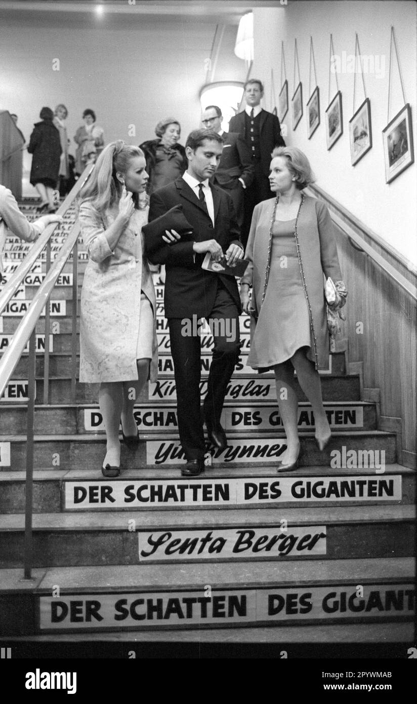 Europa premiere Black and White Stock Photos & Images Alamy