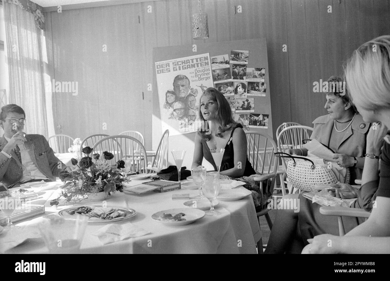 Europa premiere Black and White Stock Photos & Images Alamy