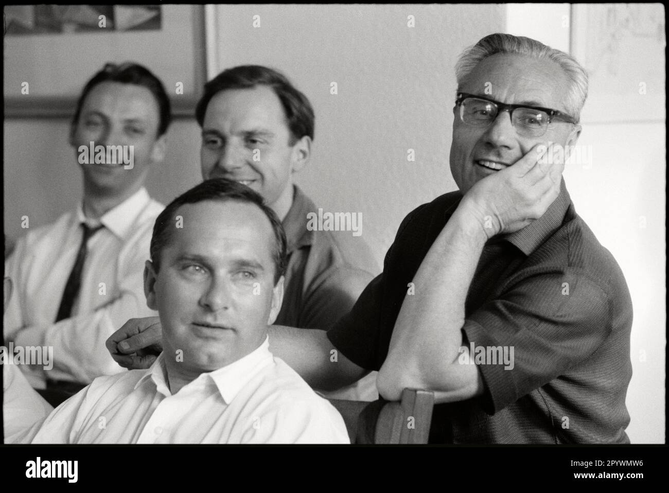 Germany. Hamburg. 1964. Architecture critic Manfred Sack with historian Karl-Heinz Janssen and political editor Hans Gresmann and publisher Gerd Bucerius. Conference of the editorial staff of the weekly newspaper Die Zeit. M-GE-ZEI-017 Copyright Notice: Max Scheler/SZ Photo. Stock Photo