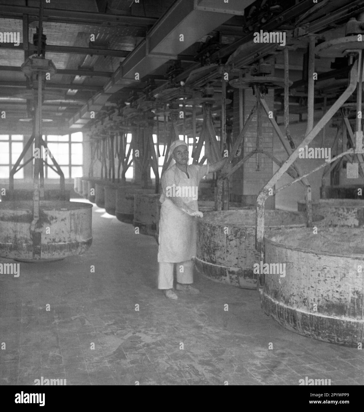 An employee of the industrial bakery Wittler with tubs for the dough production. The Wittler company was temporarily the largest bakery in Europe after the First World War. Stock Photo