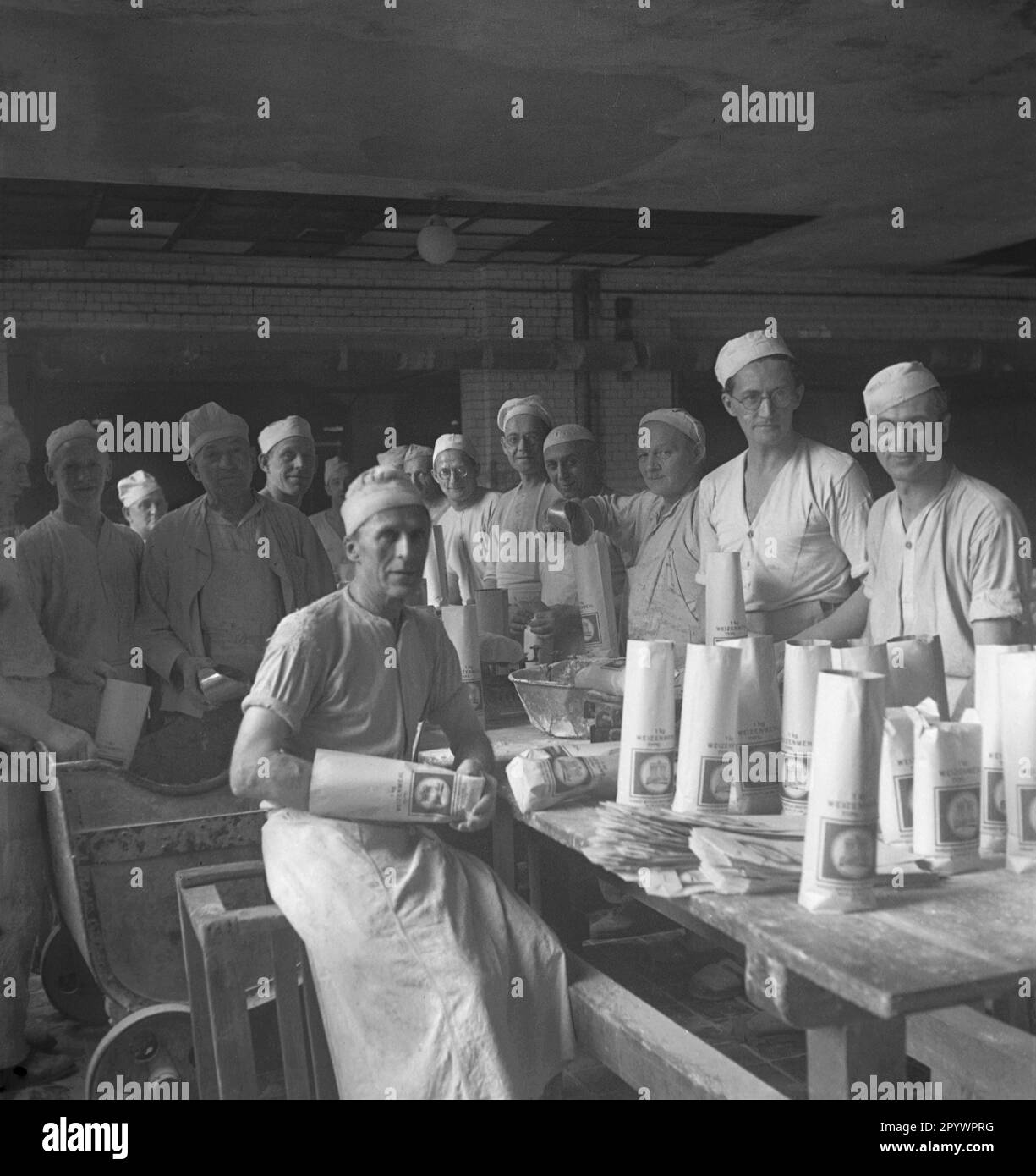 Employee of the industrial bakery Wittler Brot packaging baked goods in