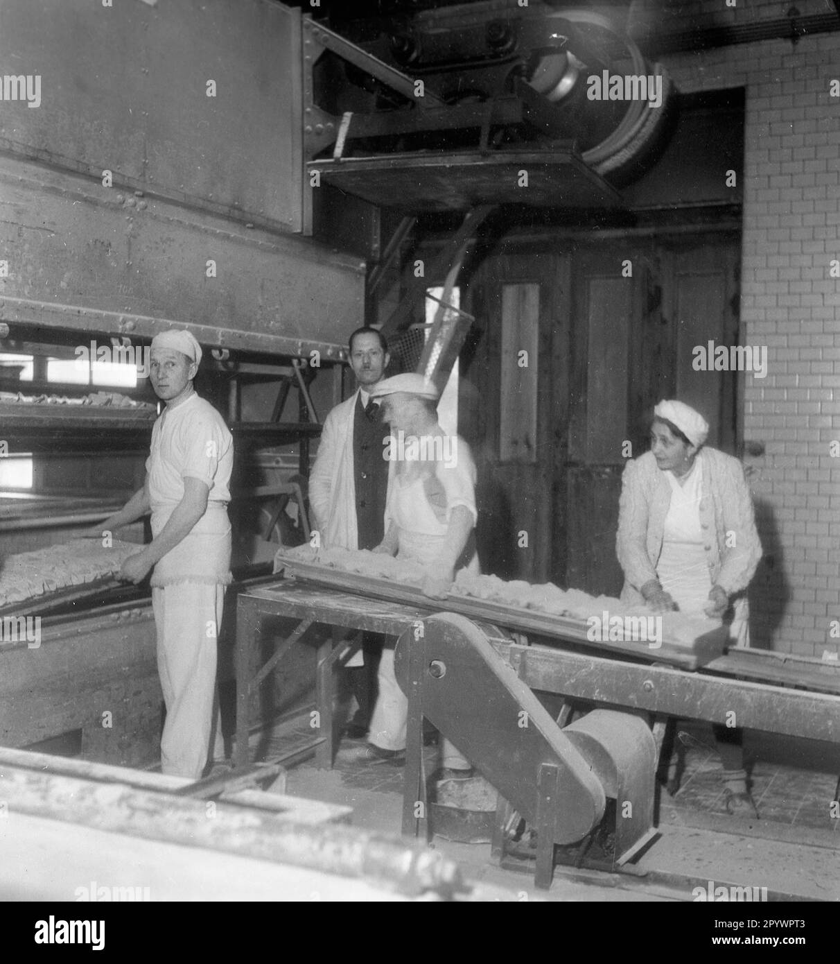 Employees of the industrial bakery Wittler in a bakery. After the First
