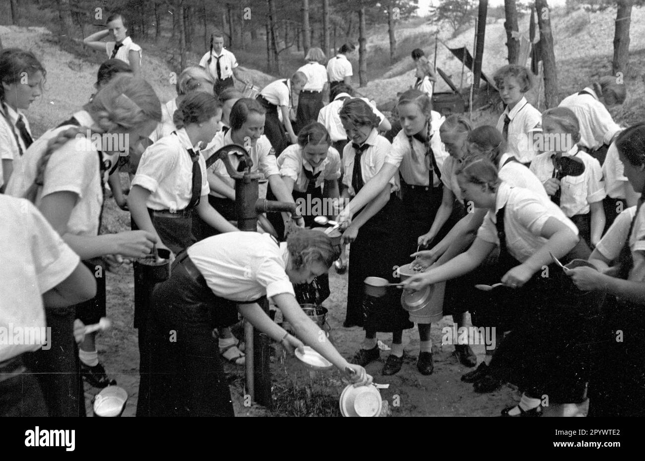Girls in the summer camp of the Bund Deutscher Maedel in Karlshagen
