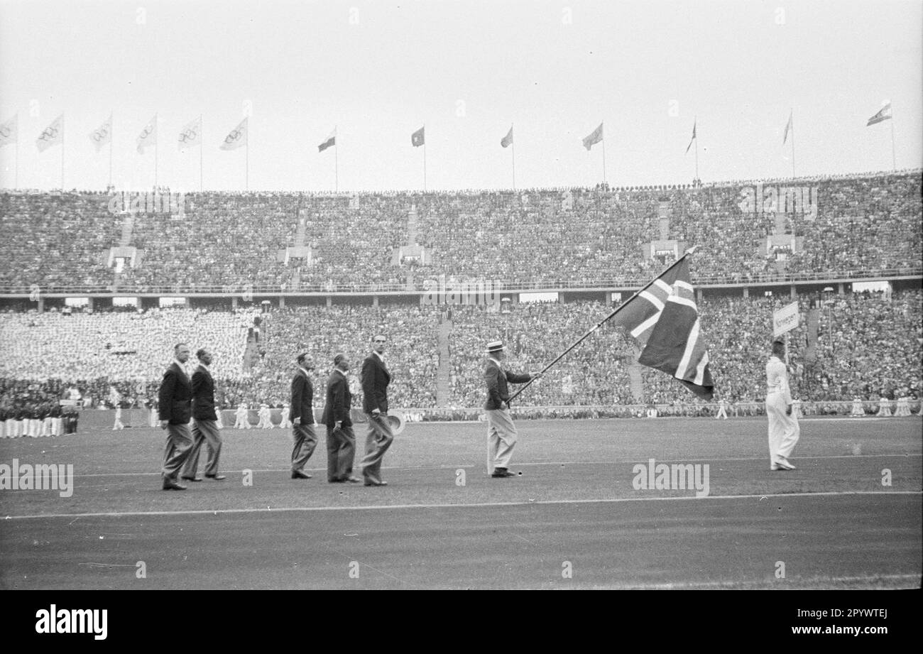 Einzug der norwegischen Mannschaft in das Berliner Olympiastadion bei