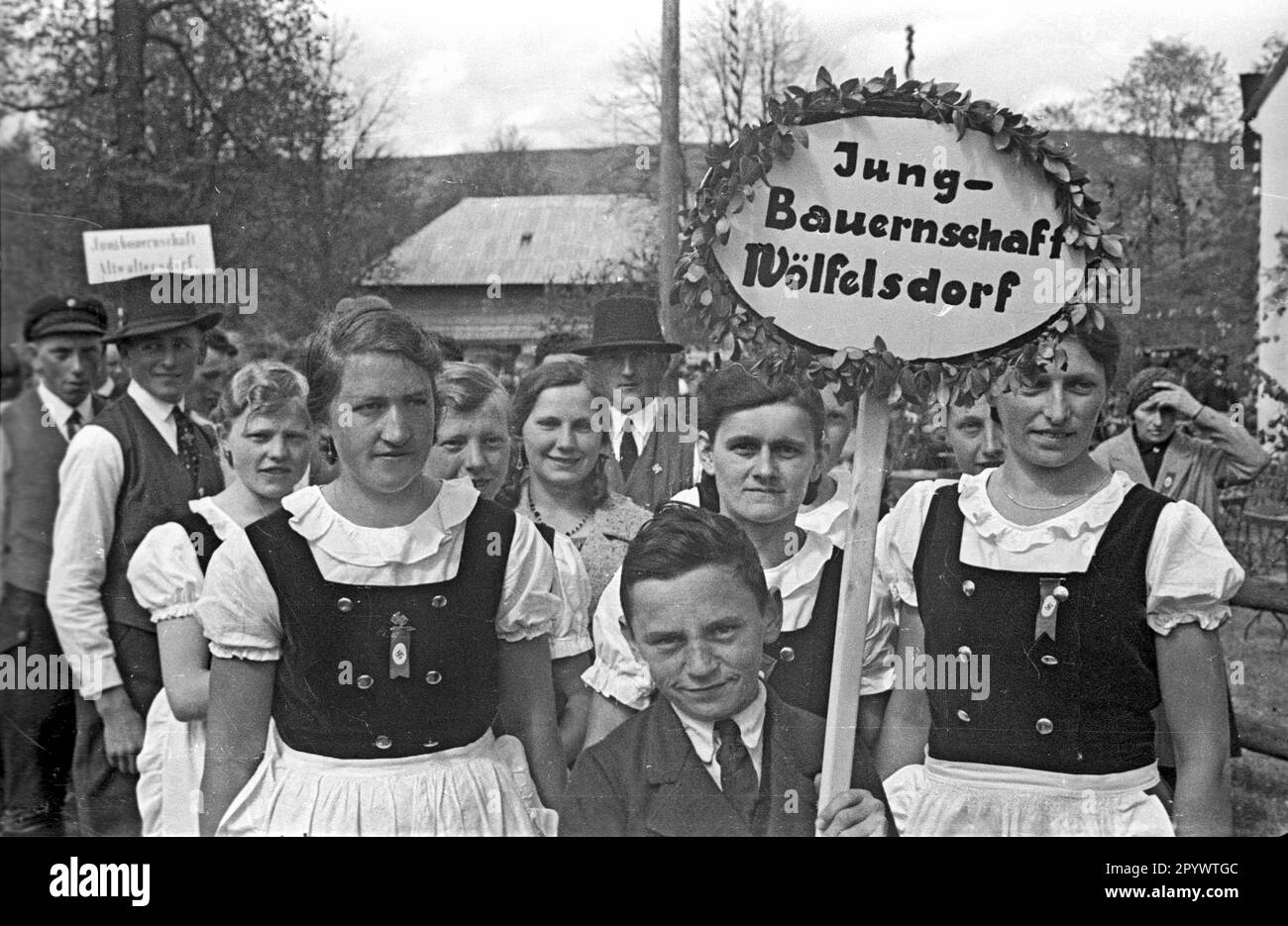 'Young people of the ''Jung - Bauernschaft Woelfelsdorf'' at a national costume festival. Today's Wilkanow is located in Lower Silesia.' Stock Photo