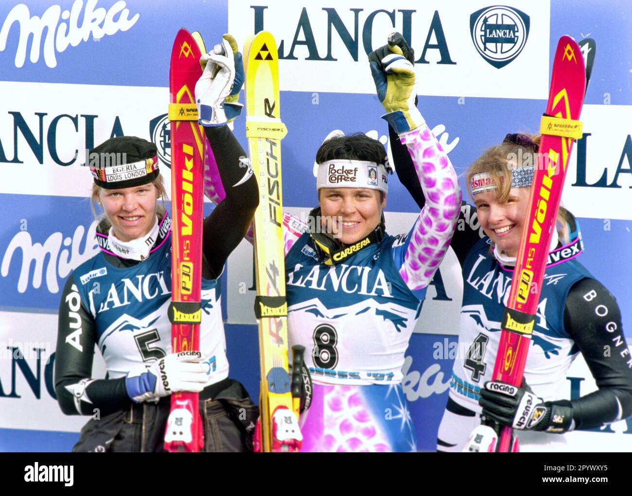 SKI ALPIN SEASON 96/97 WM 1997 Sestriere Super G Women 11.02.1997 Katja SEIZINGER (GER left), Isolde KOSTNER (ITA) and Hilde GERG (right GER) at the award ceremony. PHOTO: WEREK Press Picture Agency xxNOxMODELxRELEASExx [automated translation]- AUSTRIA OUT Stock Photo