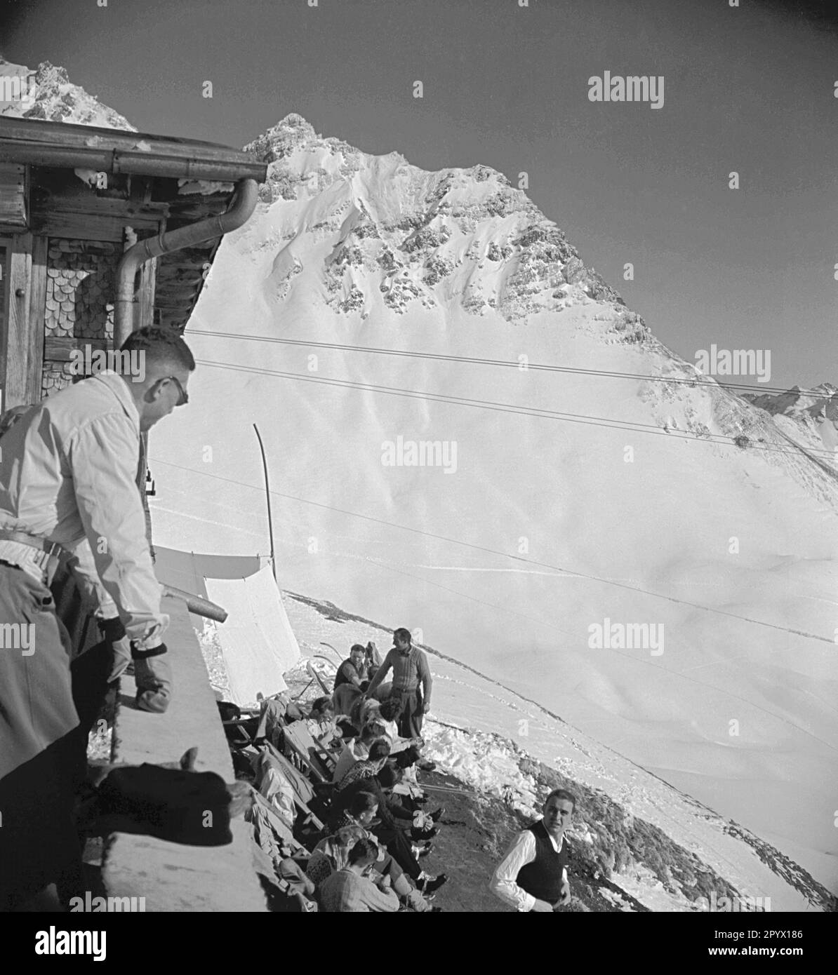 Tourist group near St. Christoph am Arlberg in the mid-1930s. Stock Photo