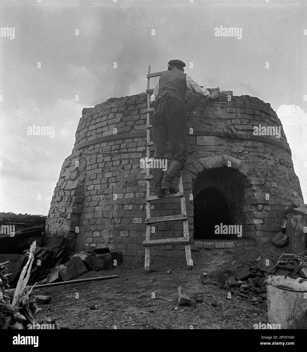Wood kiln Black and White Stock Photos & Images Alamy