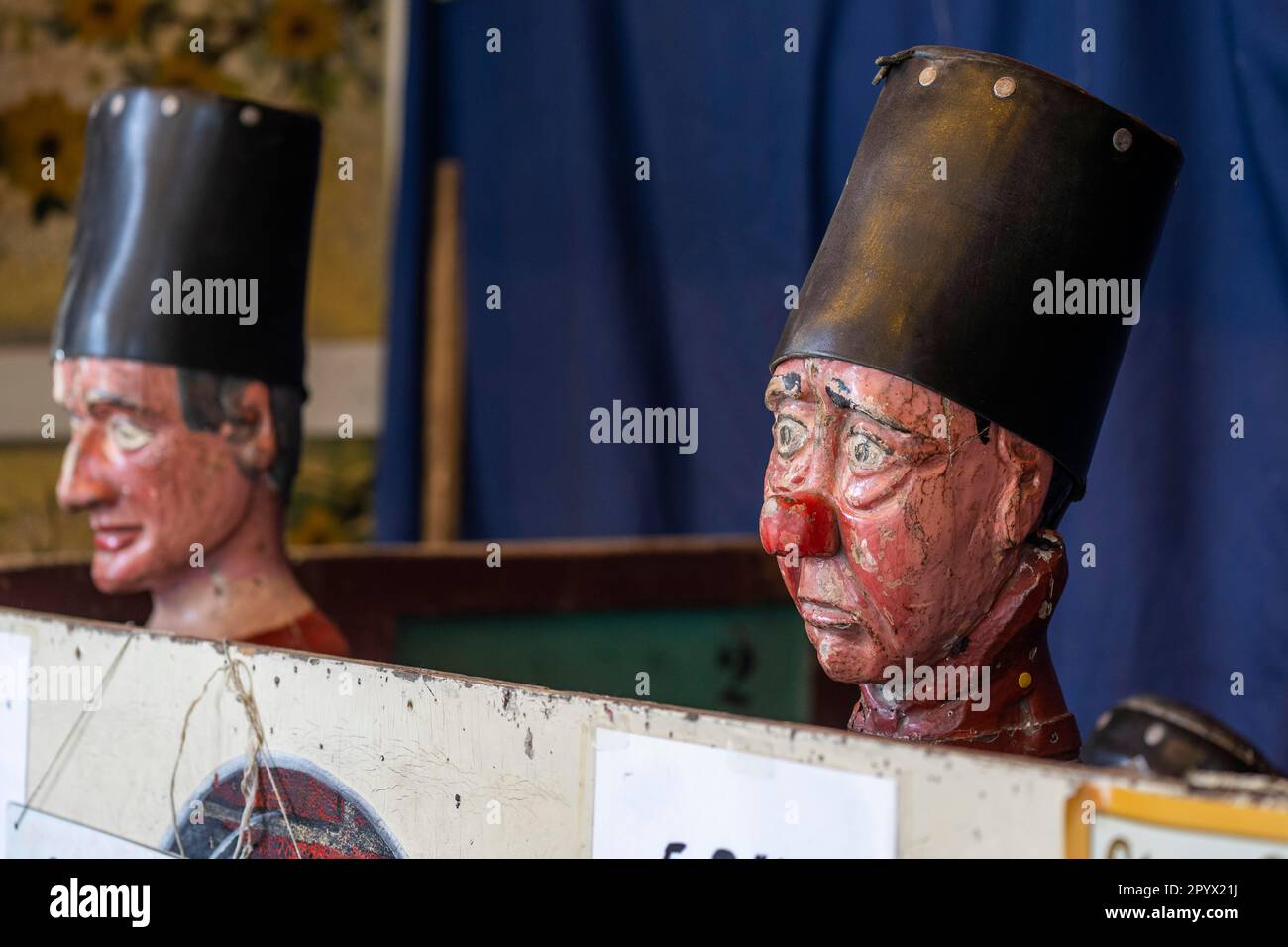 Nostalgic figures hi-res stock photography and images - Alamy