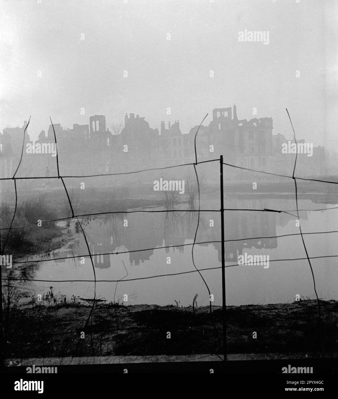 Debris in berlin Black and White Stock Photos & Images - Alamy