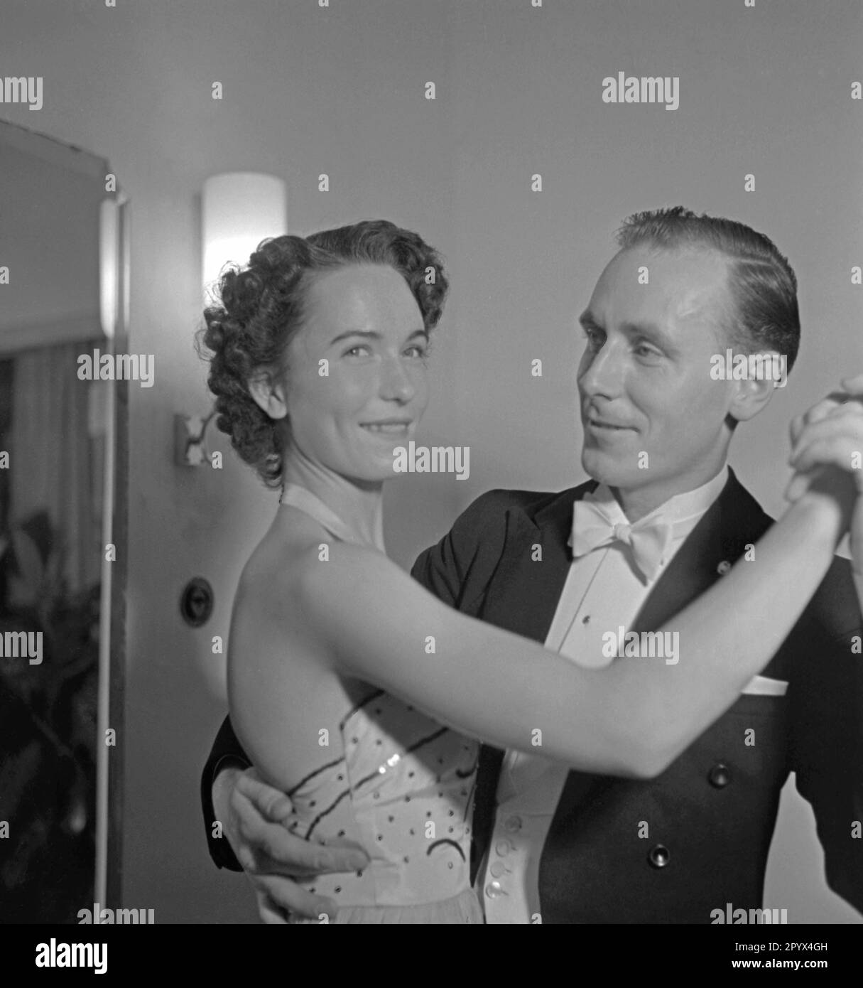 The picture shows a dance class in a dance school in Berlin Stock Photo Alamy