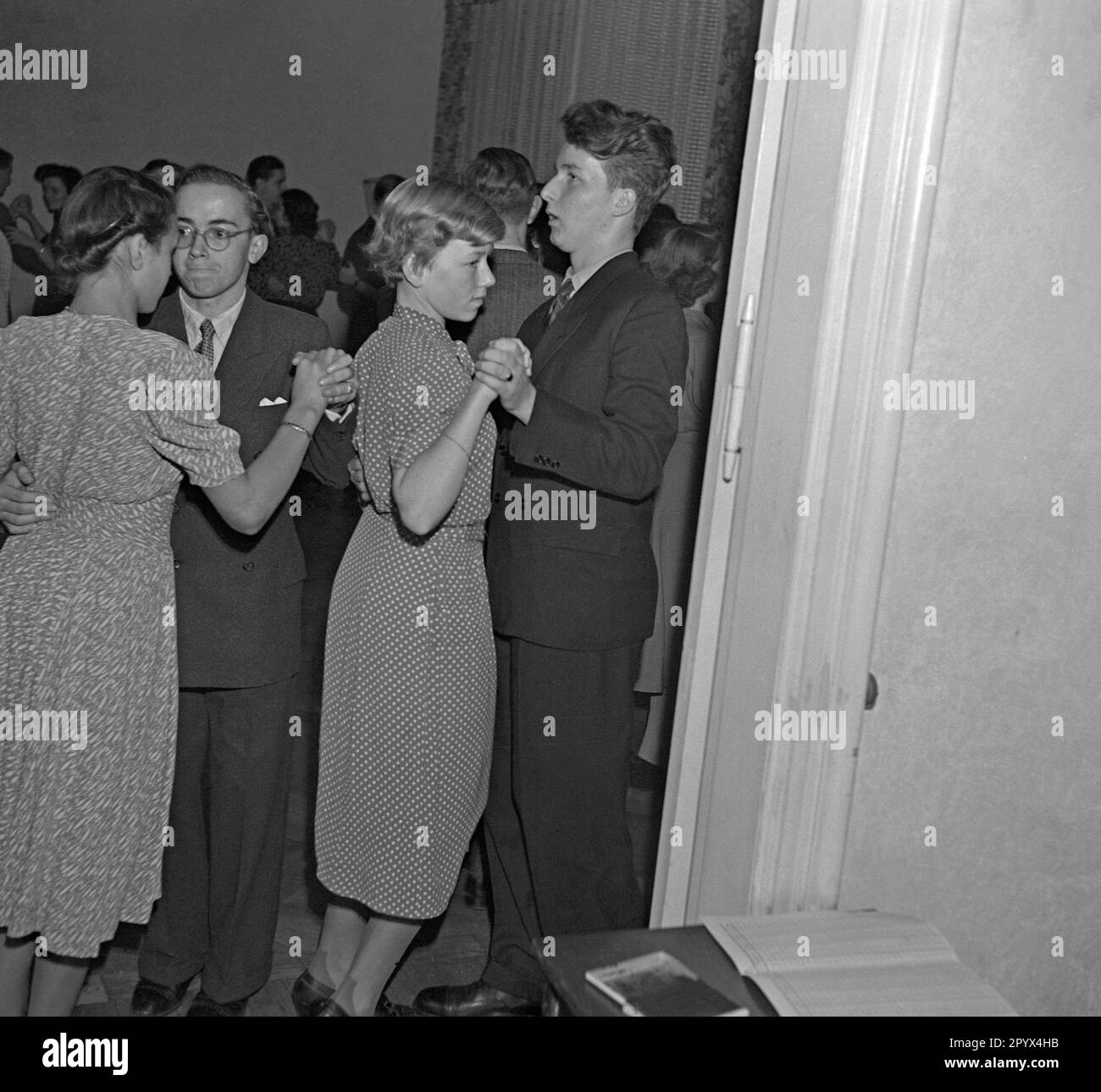 The picture shows a dance class in a dance school in Berlin Stock Photo Alamy