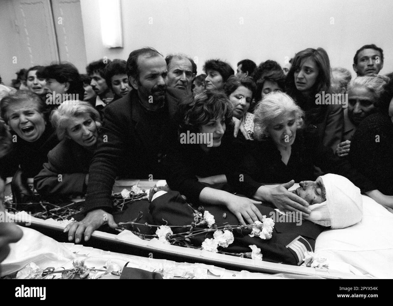 ARM , ARMENIA : In a church in Yerevan relatives are mourning the death of an armenian soldier who was killed in Nagorno-Karabakh . 12.04.1993 Stock Photo