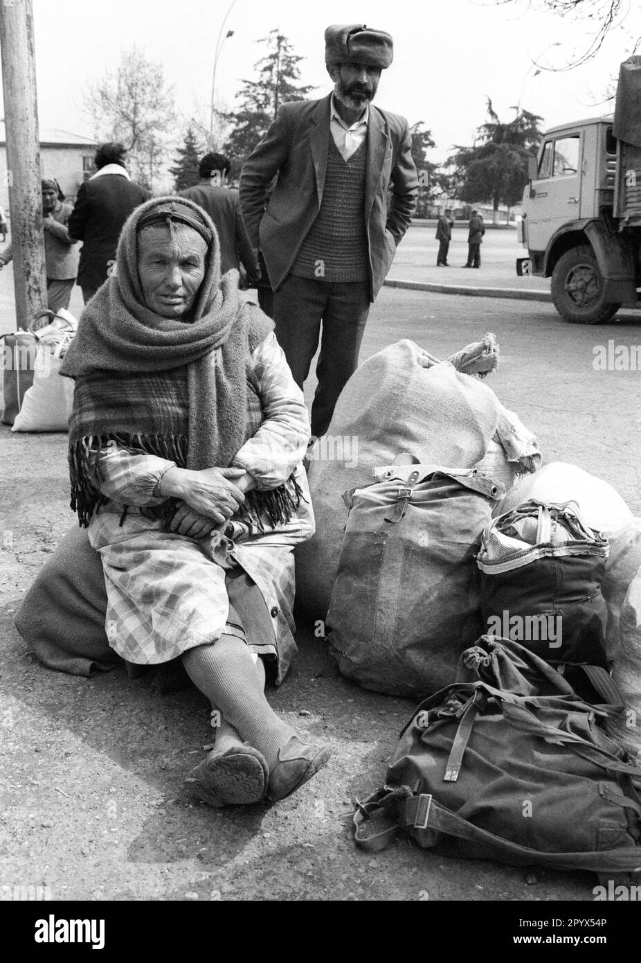 ARM , ARMENIA : Displaced civilians in Stepanakert in Nagorno-Karabakh are waiting to be brought back to their villages . 15.04.1993 Stock Photo