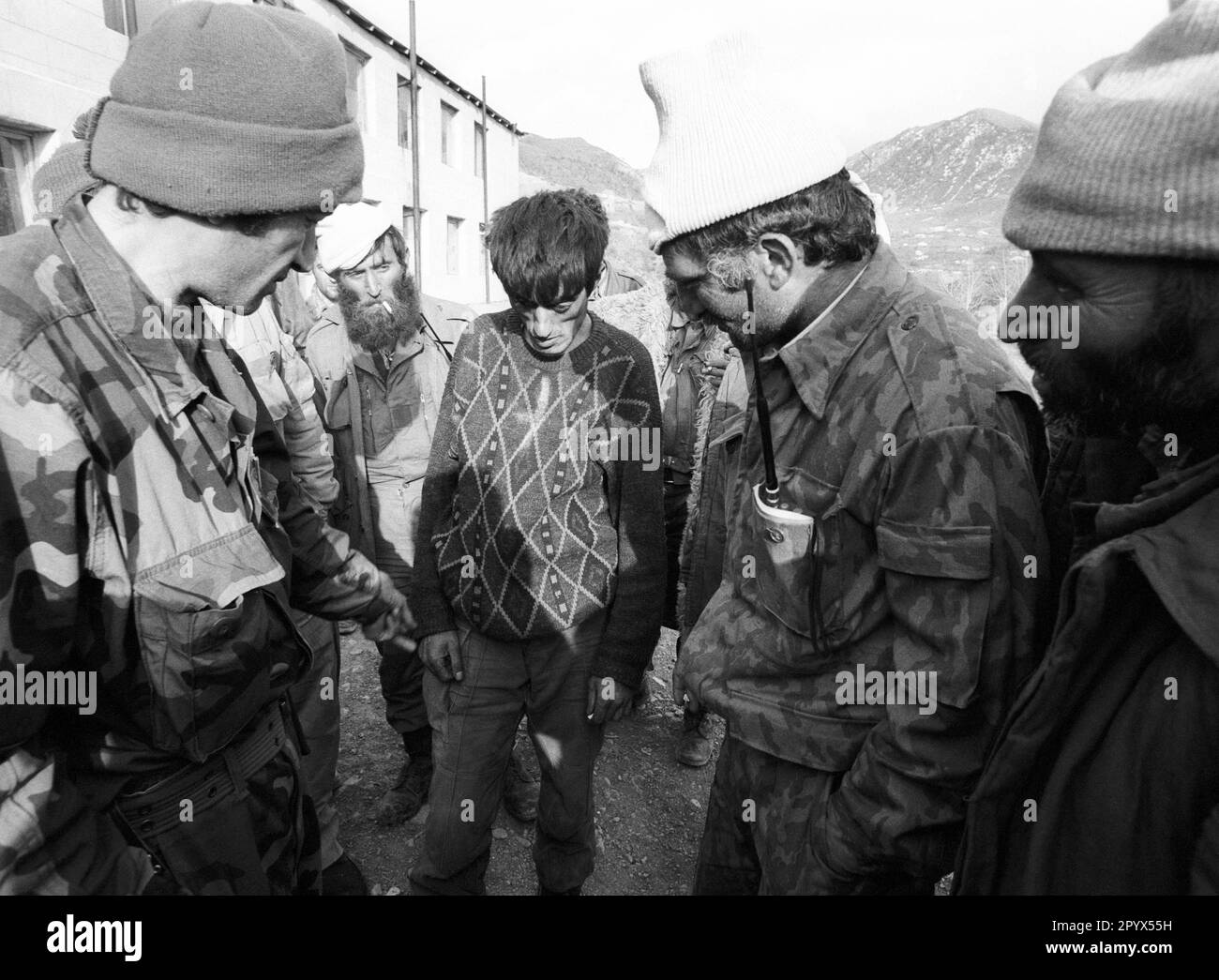 ARM , ARMENIA : A soldier from Azerbaijan , who had been hiding himself for weeks , is being interviewed by Armenians in the enclave Nagorno-Karabakh . 19.04.1993 Stock Photo