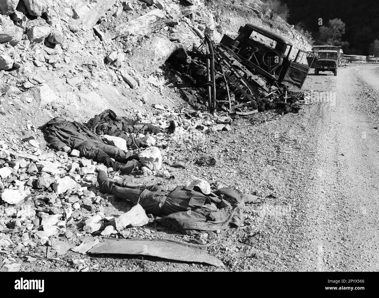 ARM , ARMENIA : Killed soldiers from Azerbaijan are lying at a roadside in the enclave Nagorno-Karabakh . 19.04.1993 Stock Photo