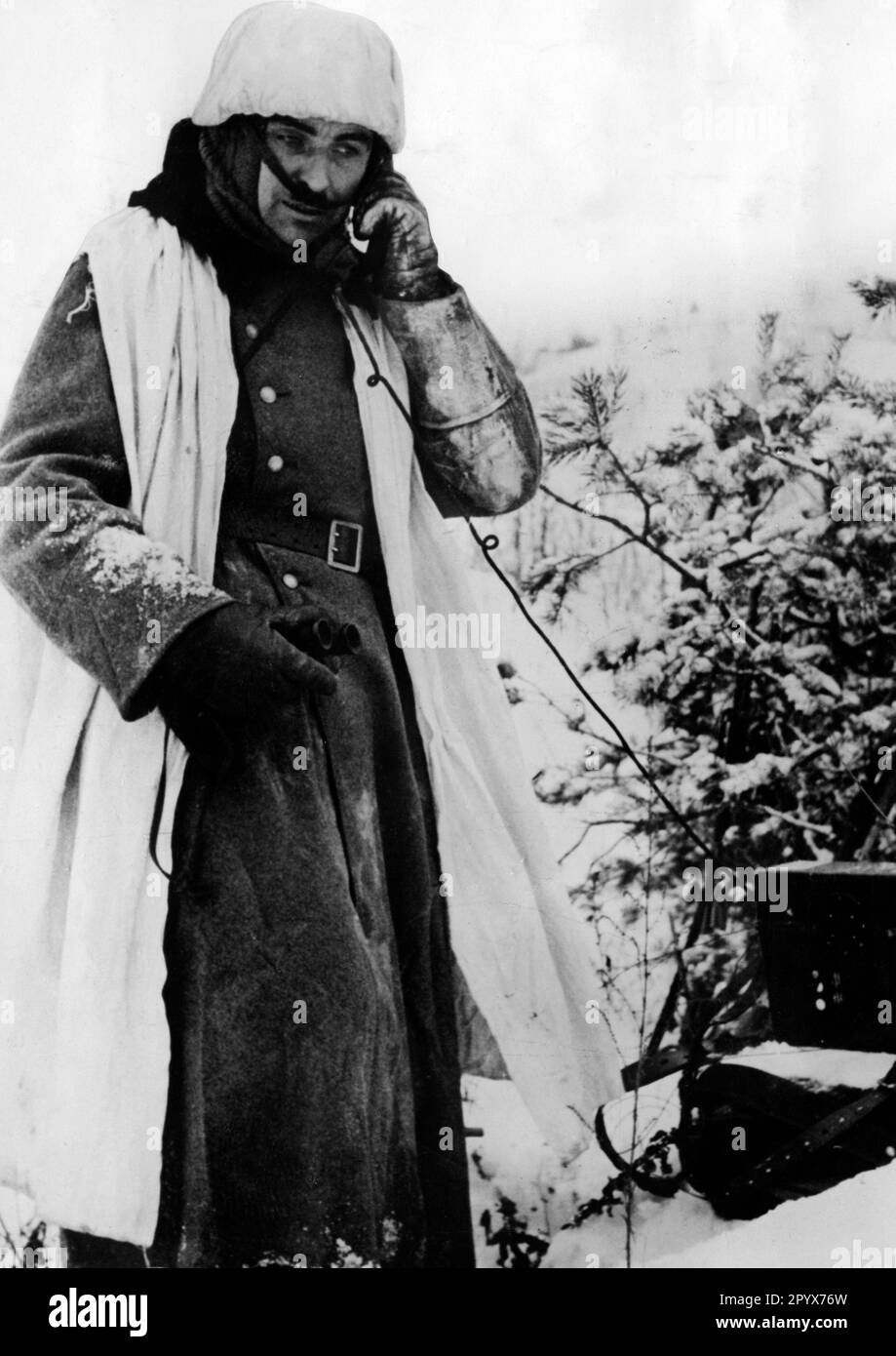 German Assistant Gunner The commander of a German artillery unit. Photo: Kühn. [automated ...