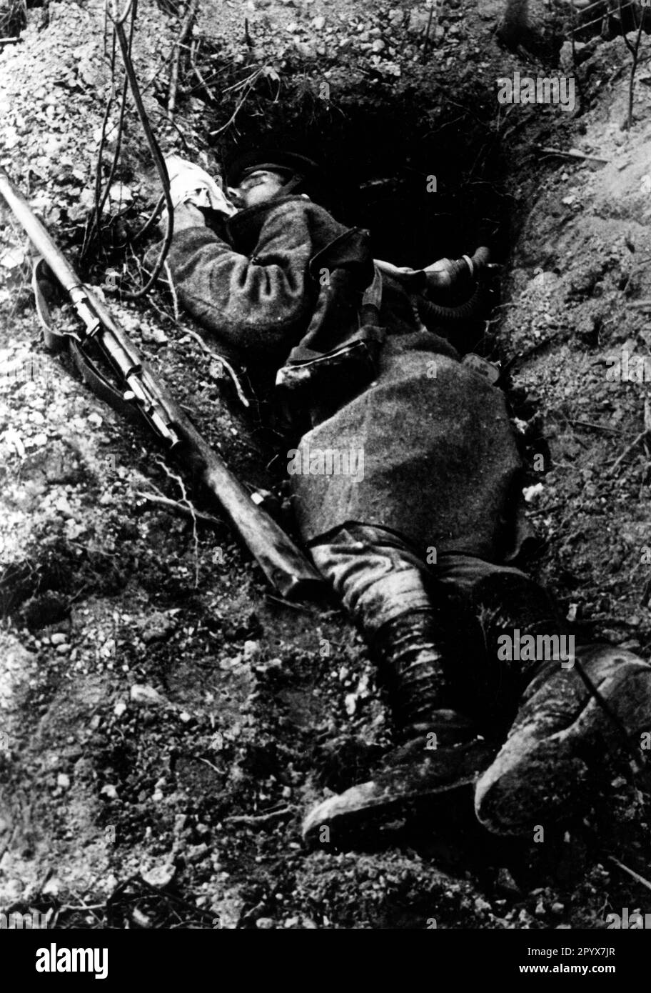 Fallen Russian soldier in a trench during the fighting around Vyazma near Bloj. Photo: Lessmann [automated translation] Stock Photo
