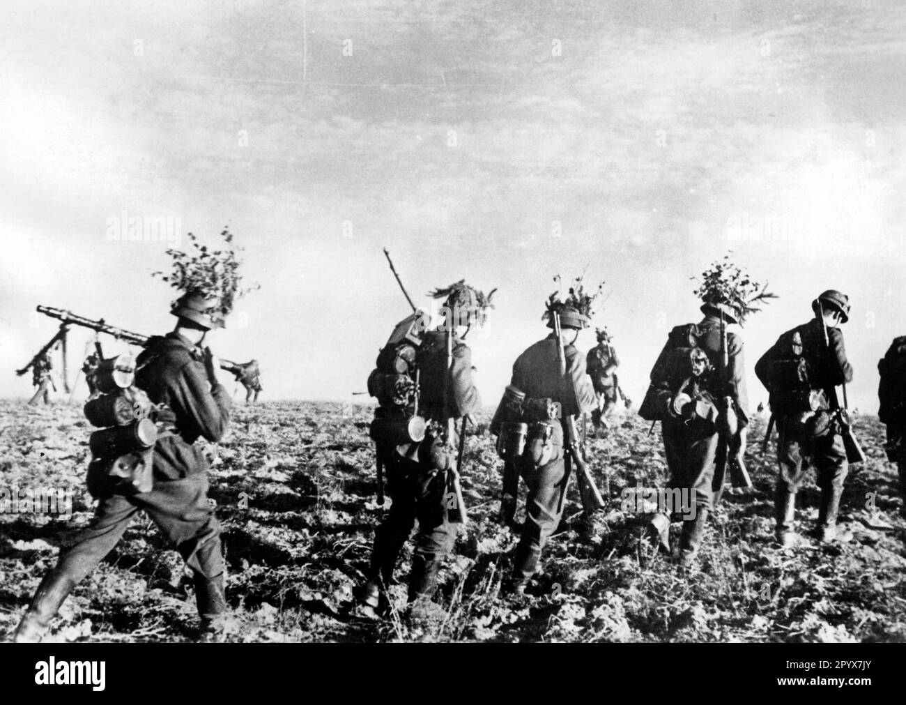 Infantrymen advance in the central section of the Eastern Front. Photo: Trautwetter [automated translation] Stock Photo