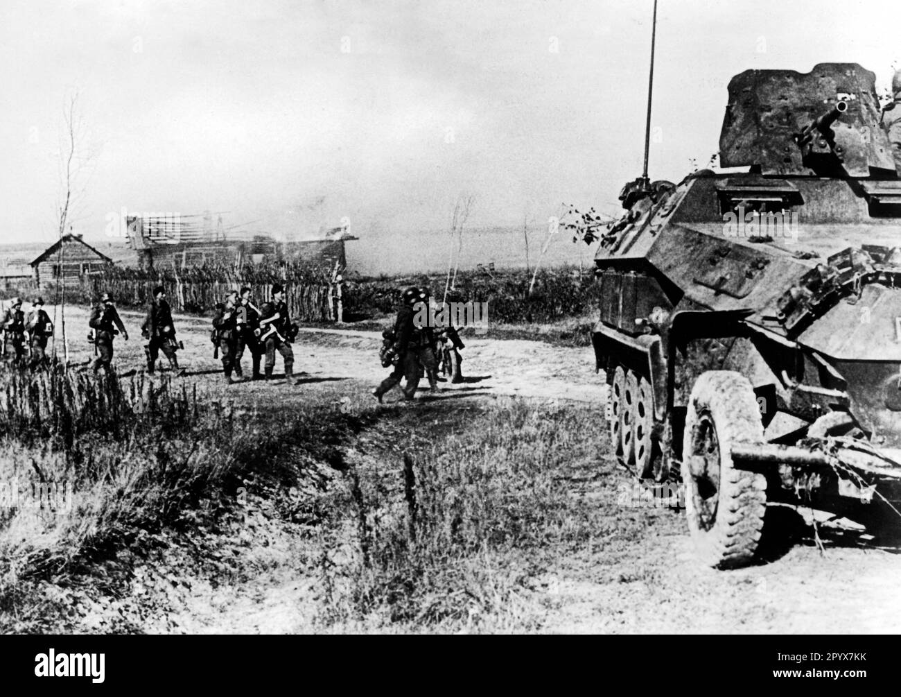 German troops advancing east of Smolensk. In front a Sdkfz. 251. photo: E. Bauer. [automated translation] Stock Photo