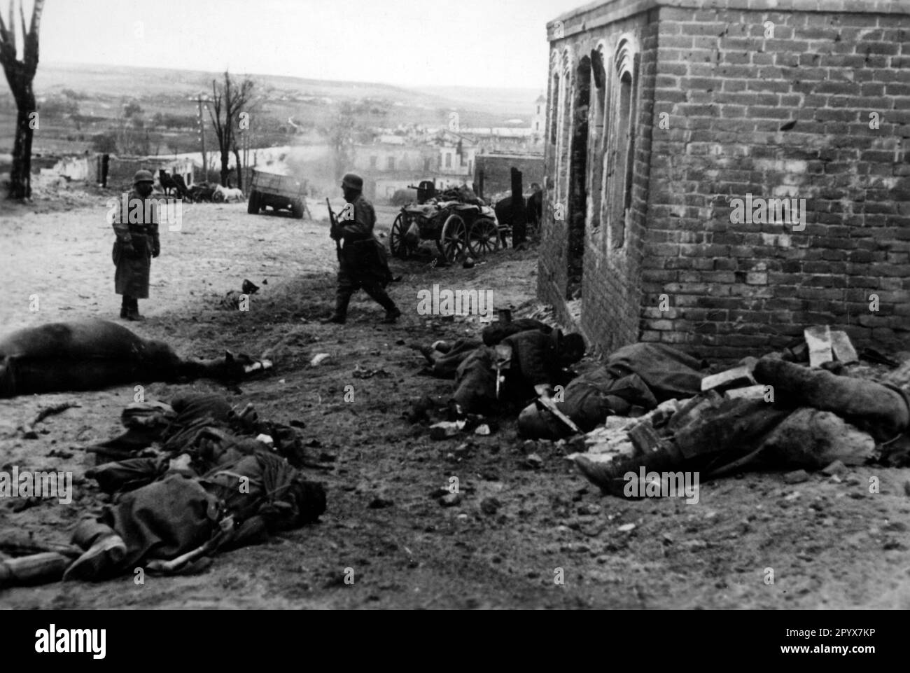German soldiers in a village near Vyazma. Photo: Knobloch [automated translation] Stock Photo
