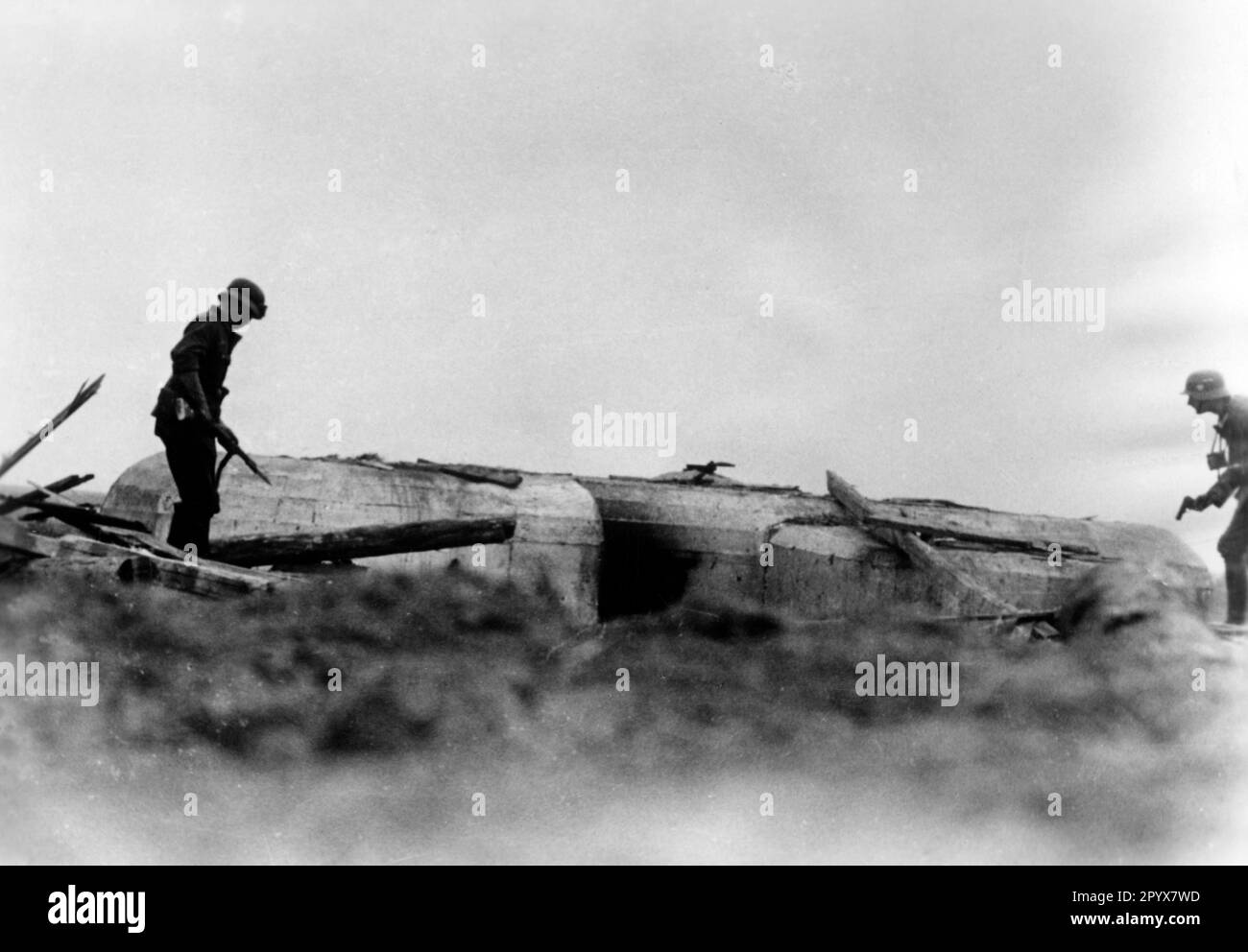 German soldiers during the fighting along the Stalin Line. Photo: Gronefeld. [automated translation] Stock Photo