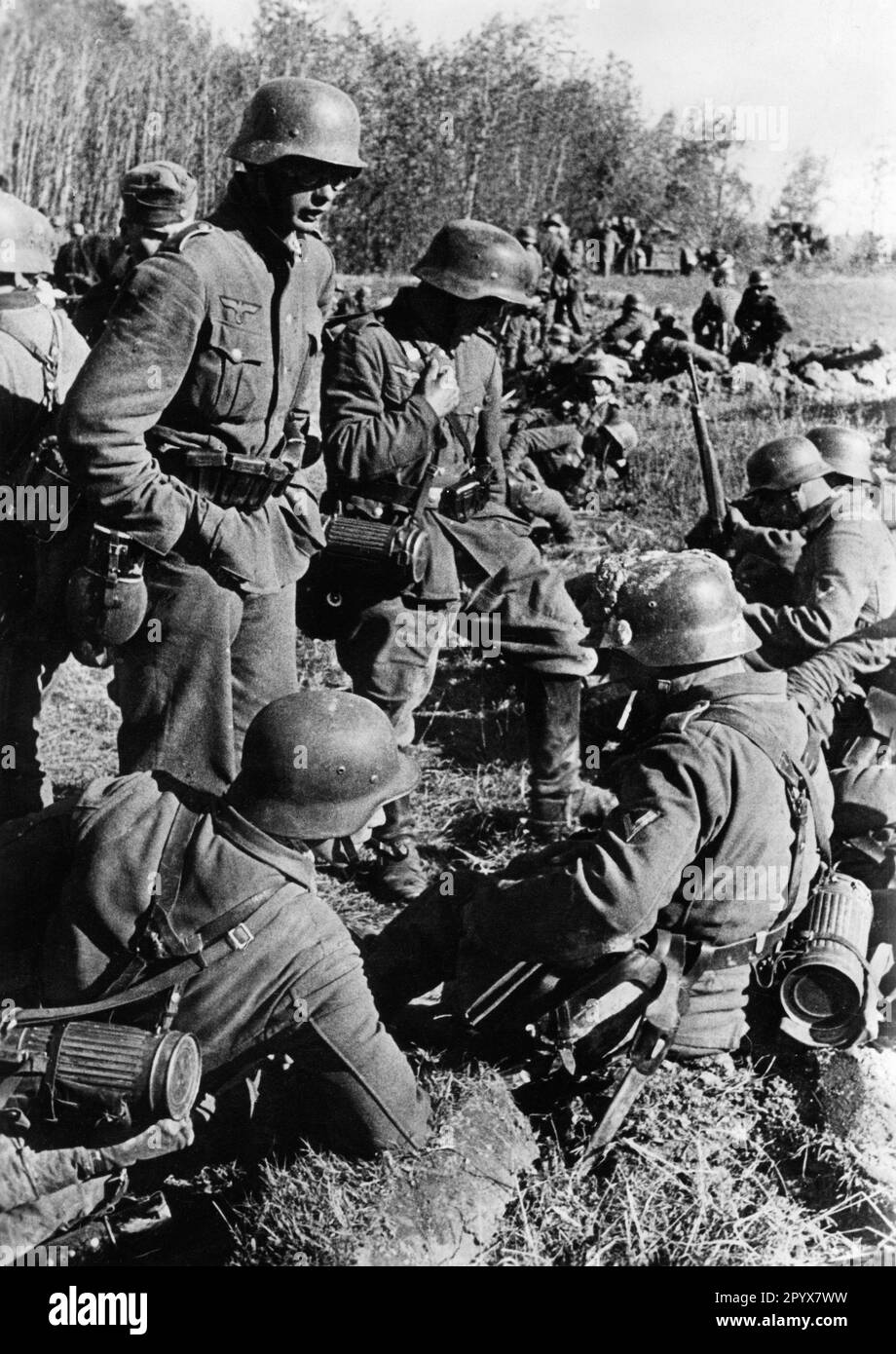 German soldiers during a break in the march during the offensive towards Moscow in October 1941. Photo: Bauer [automated translation] Stock Photo