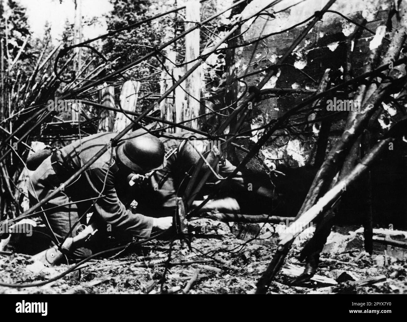 German assault engineers fighting at a bunker of the so-called Stalin Line near Polosk. Photo: Trautvetter. [automated translation] Stock Photo