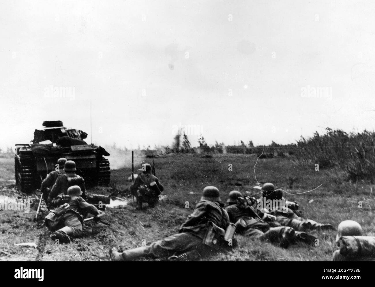 A German Panzer III and infantrymen during an attack on the Eastern Front. [automated translation] Stock Photo