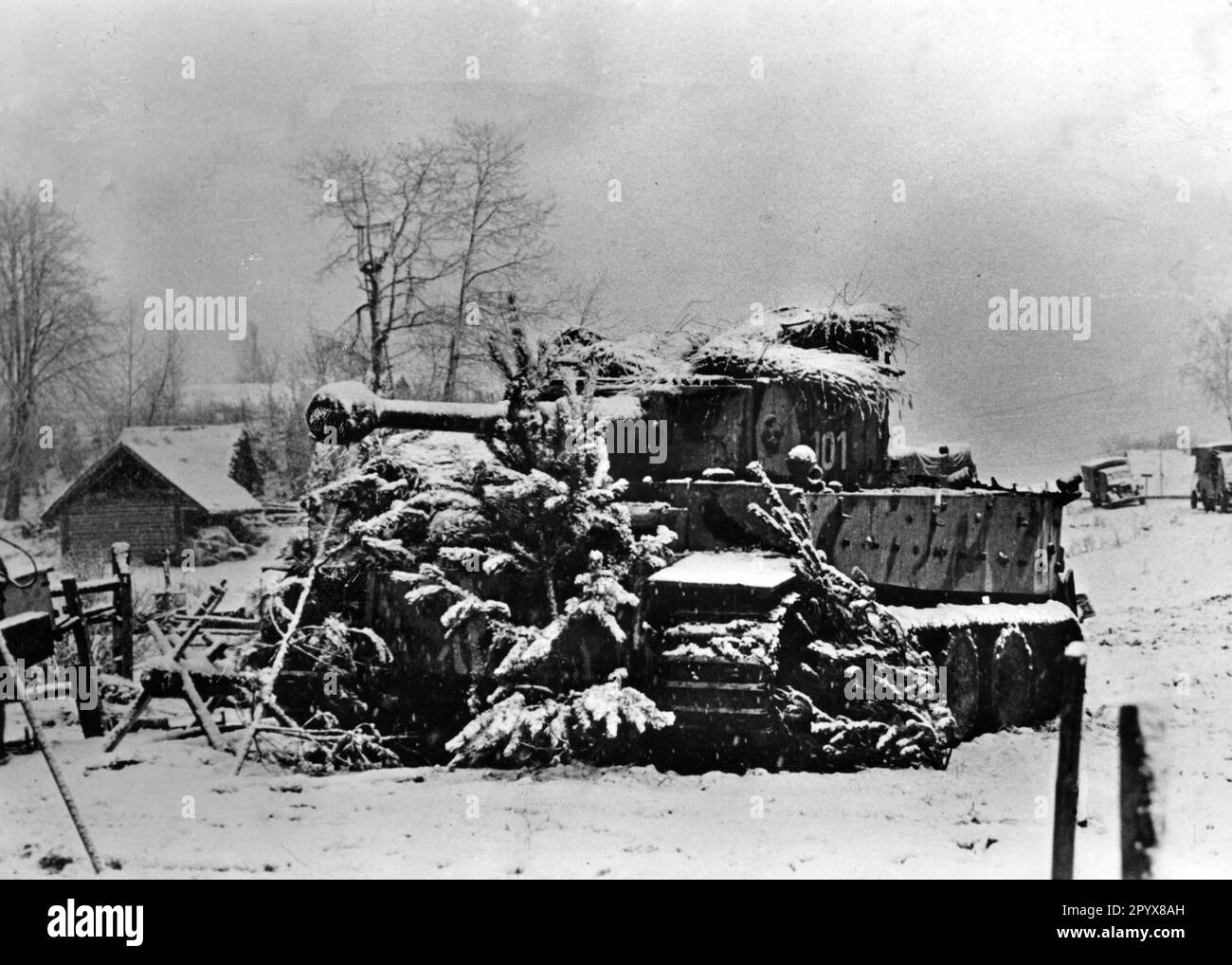 German Tiger tank in the snow behind a tree in the Newel battle area on the Western Front. PK photo: Stöpfgeshoff. [automated translation] Stock Photo