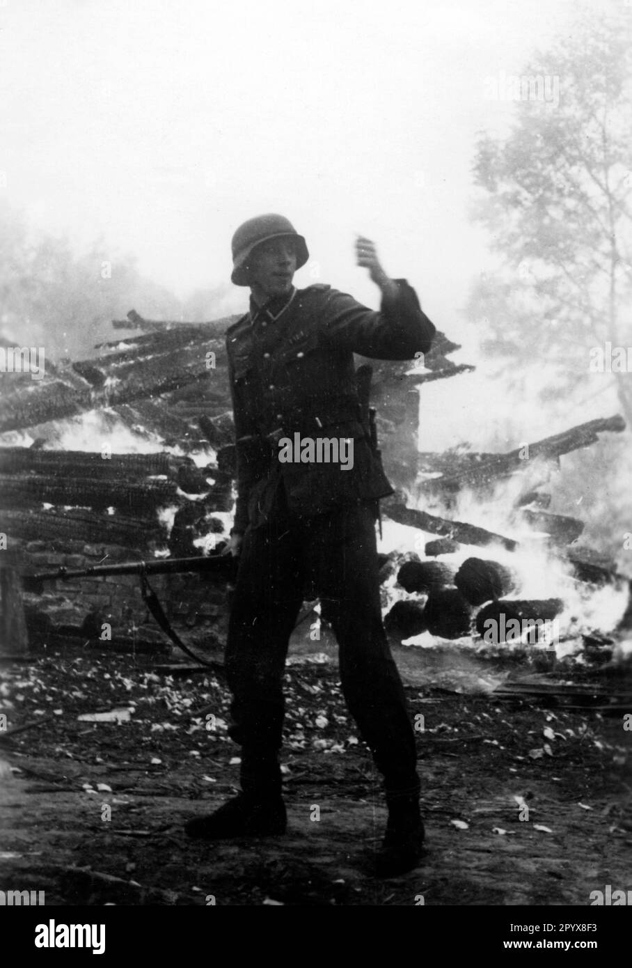 World war two soldier close up Black and White Stock Photos & Images ...