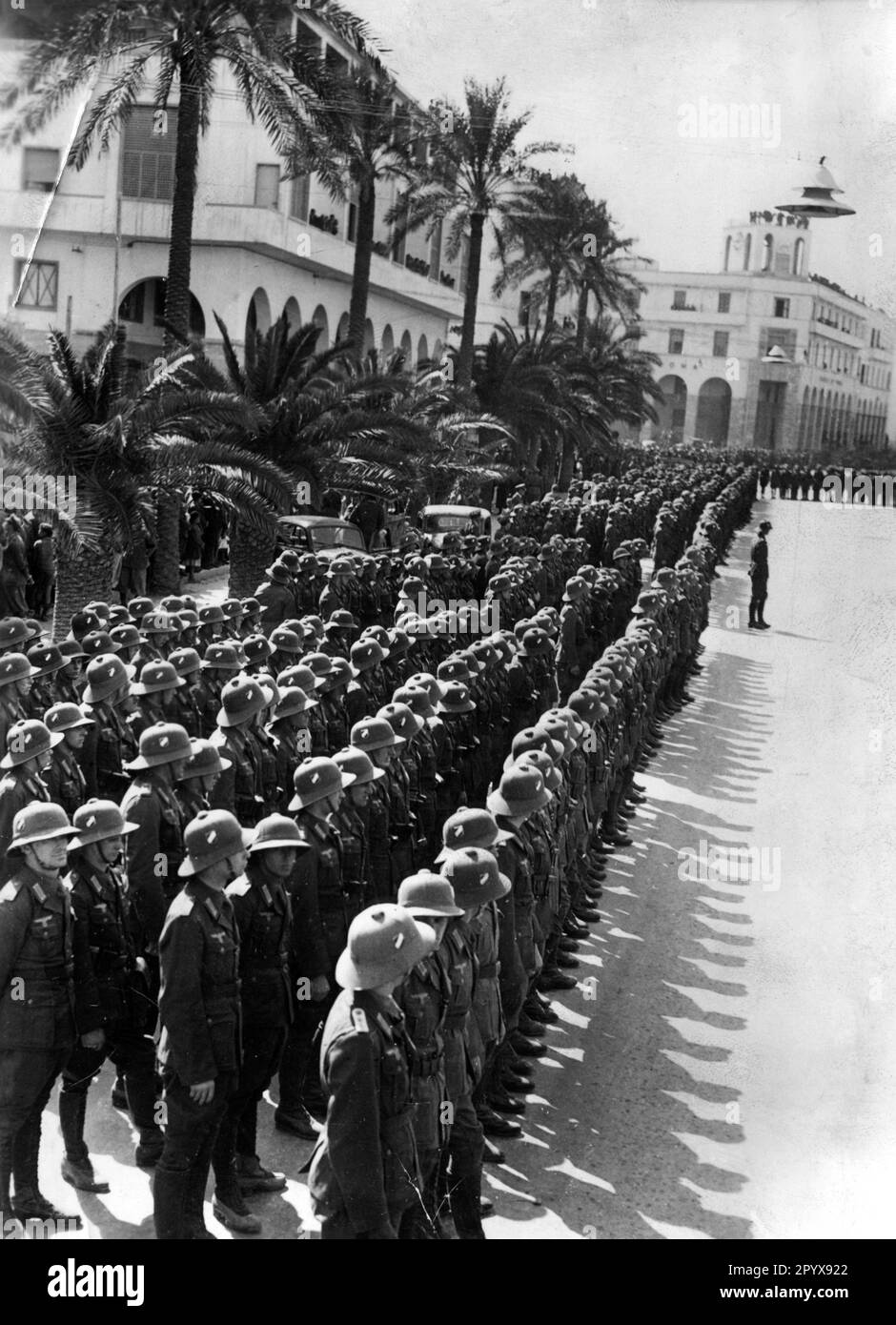 Afrika korps 1941 Black and White Stock Photos & Images - Alamy Afrika korps 1941 Black and White Stock Photos & Images - Alamy