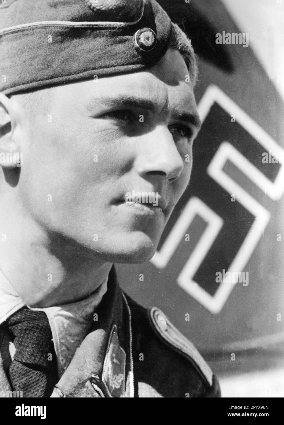 A Luftwaffe lieutenant and pilot of a Junkers Ju 87 on the Eastern Front. Photo: Grosse [automated translation] Stock Photo