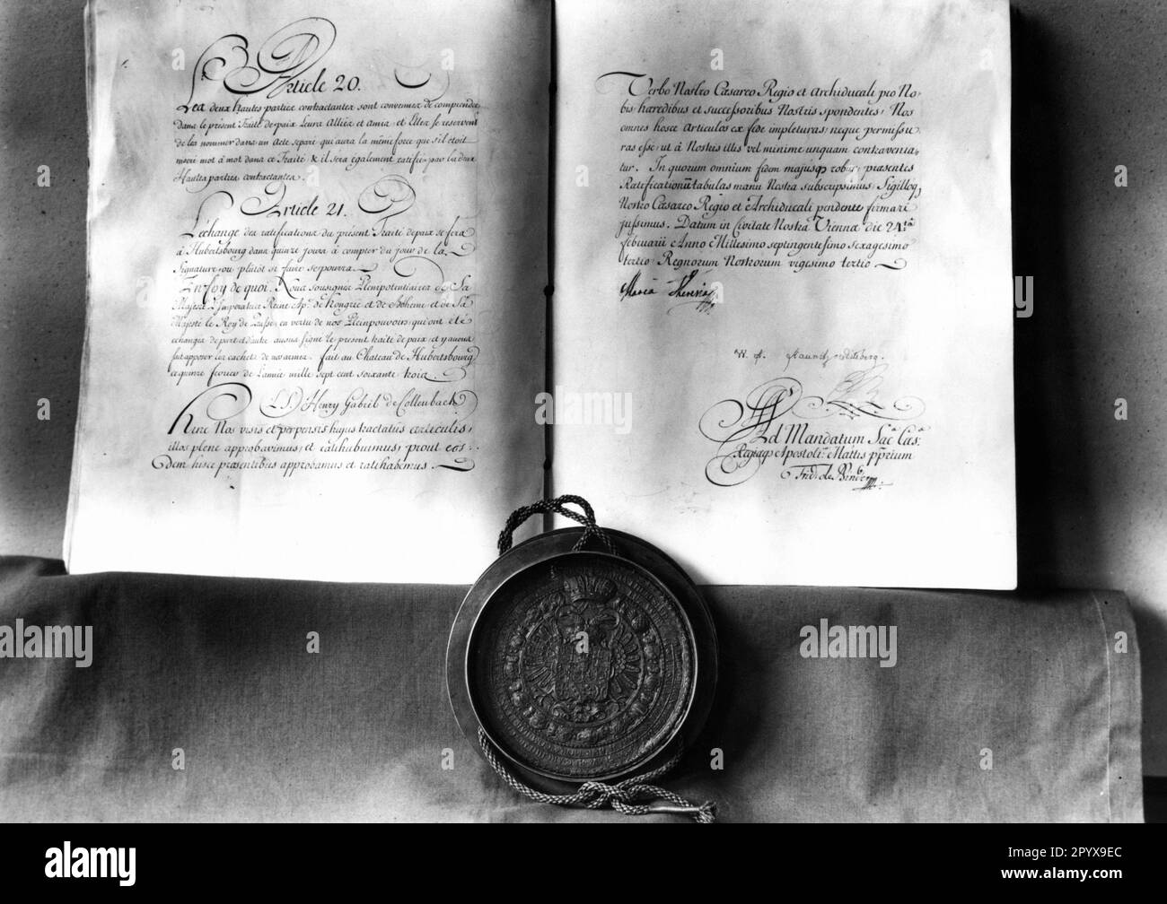 Sealed the end of the Seven Years' War: Document of the Treaty of Hubertusburg with the signature of the Austrian Empress Maria Theresa. Exhibition in the Secret State Archives in Berlin, 1938. [automated translation] Stock Photo