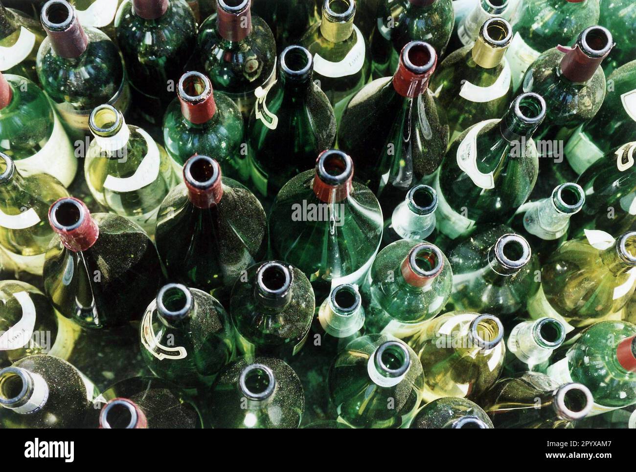 Date of recording 15.04.1996 Empty glass bottles. [automated