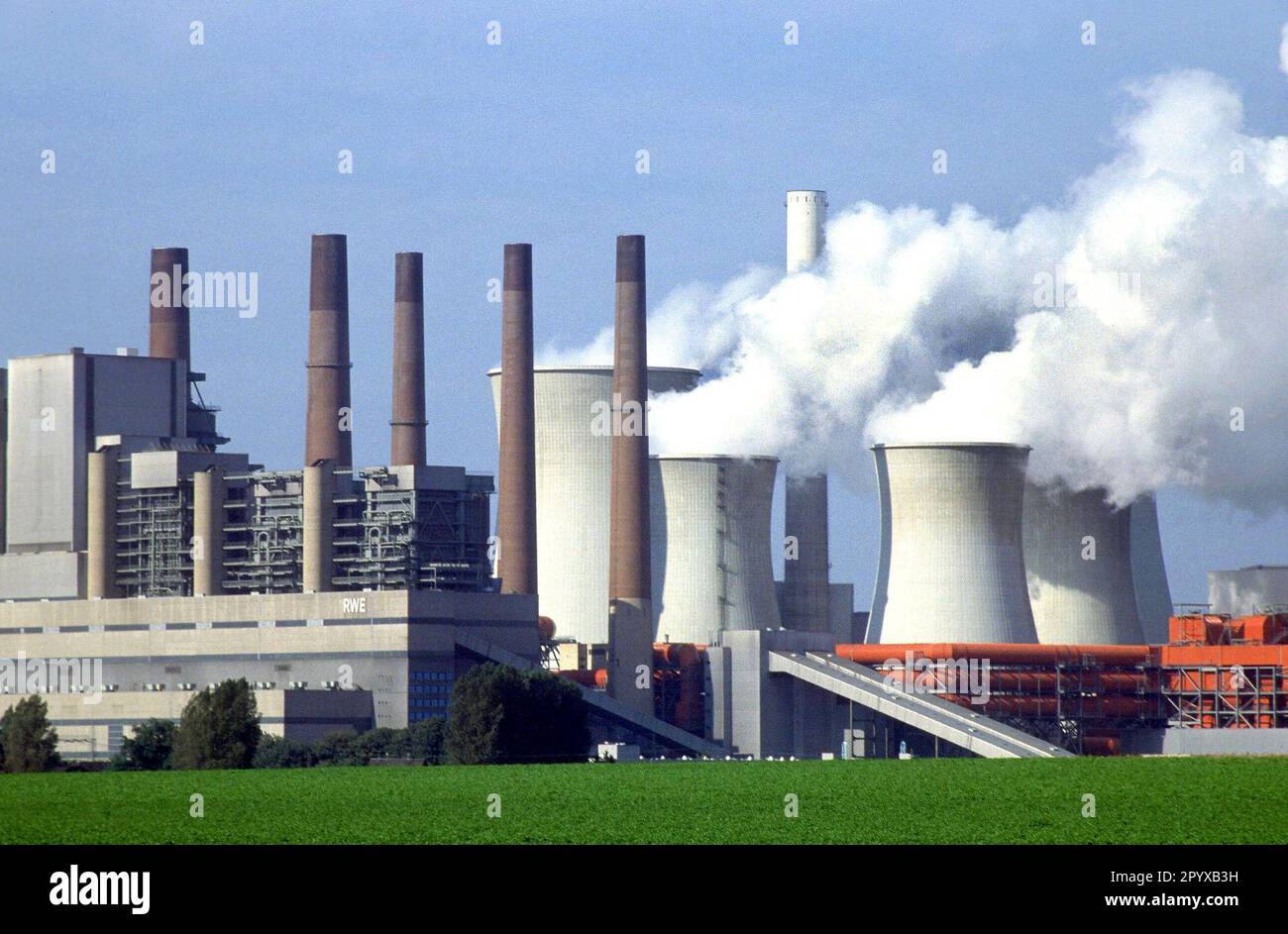 Photo date: 15.05.1995 The lignite-fired power plant Neurath of RWE. [automated translation] Stock Photo