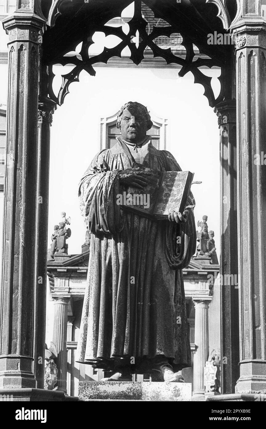 Martin luther memorial wittenberg Black and White Stock Photos & Images ...