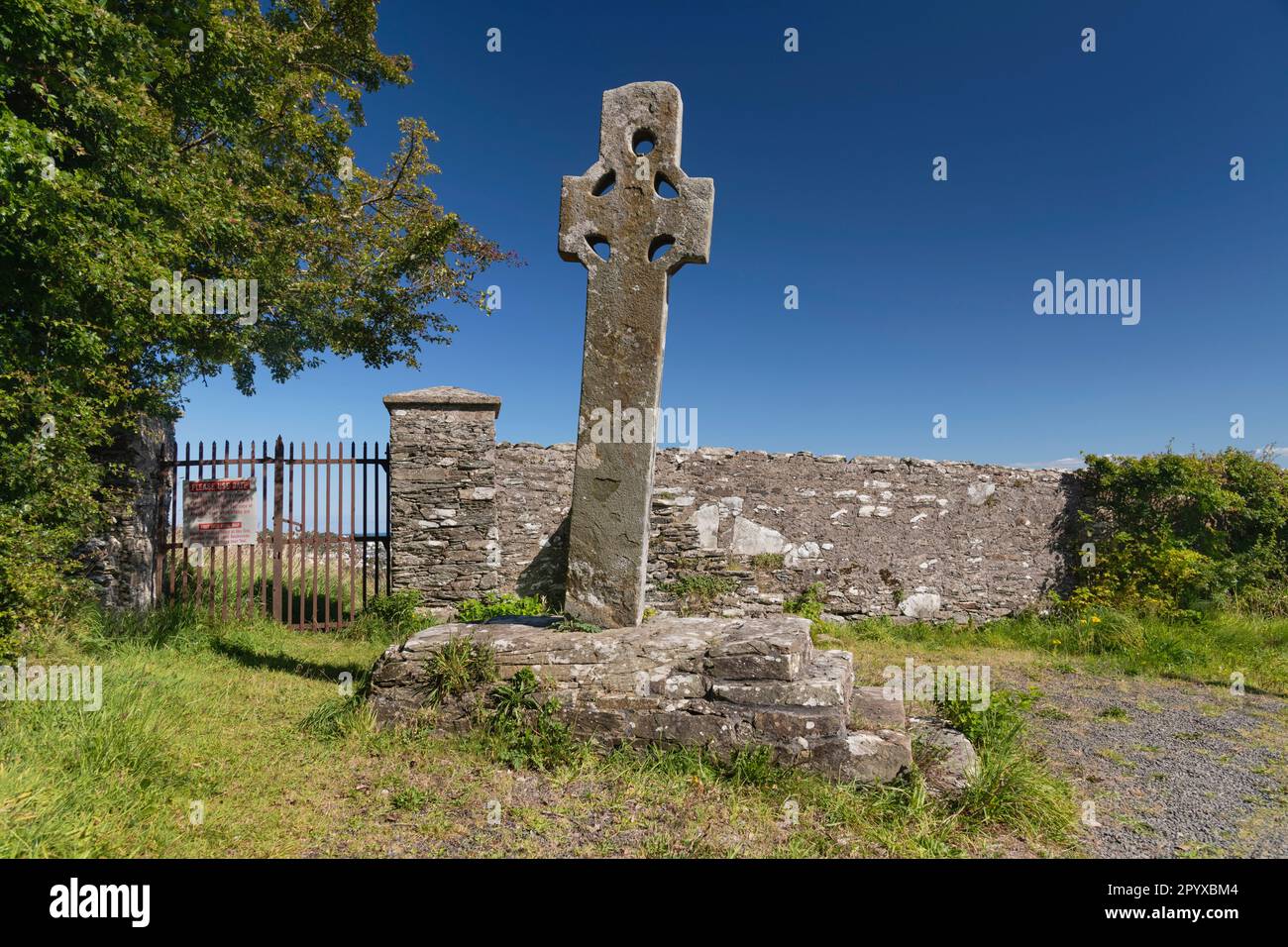 Ireland, County Donegal,  Inishowen Peninsula, Moville monastic site, 8th century Cooley Cross which is uncarved. Stock Photo
