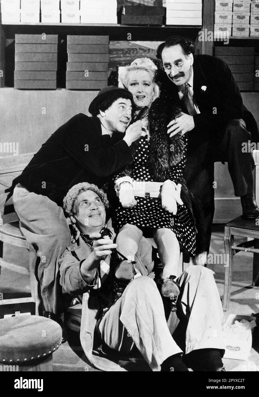 Chico Marx, Virginia Grey, Groucho Marx (l. to r.) and Harpo Marx (lying) in 'The Marx Brothers in the Department Store', original title: 'The big Store', directed by Charles Reisner, USA 1941. [automated translation] Stock Photo