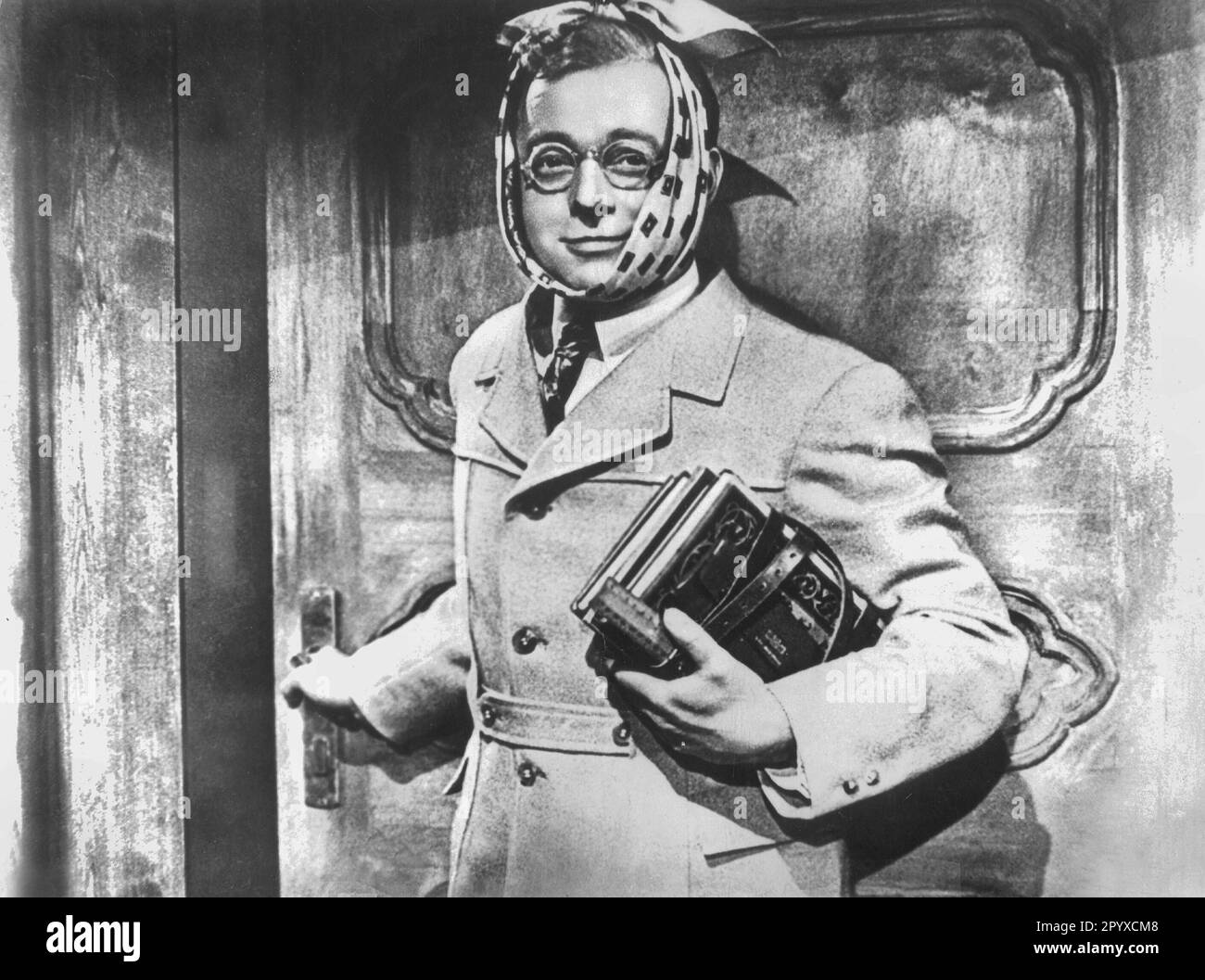 Heinz Rühmann as the sick Johannes Pfeiffer in &amp;#39;Die Feuerzangenbowle ...