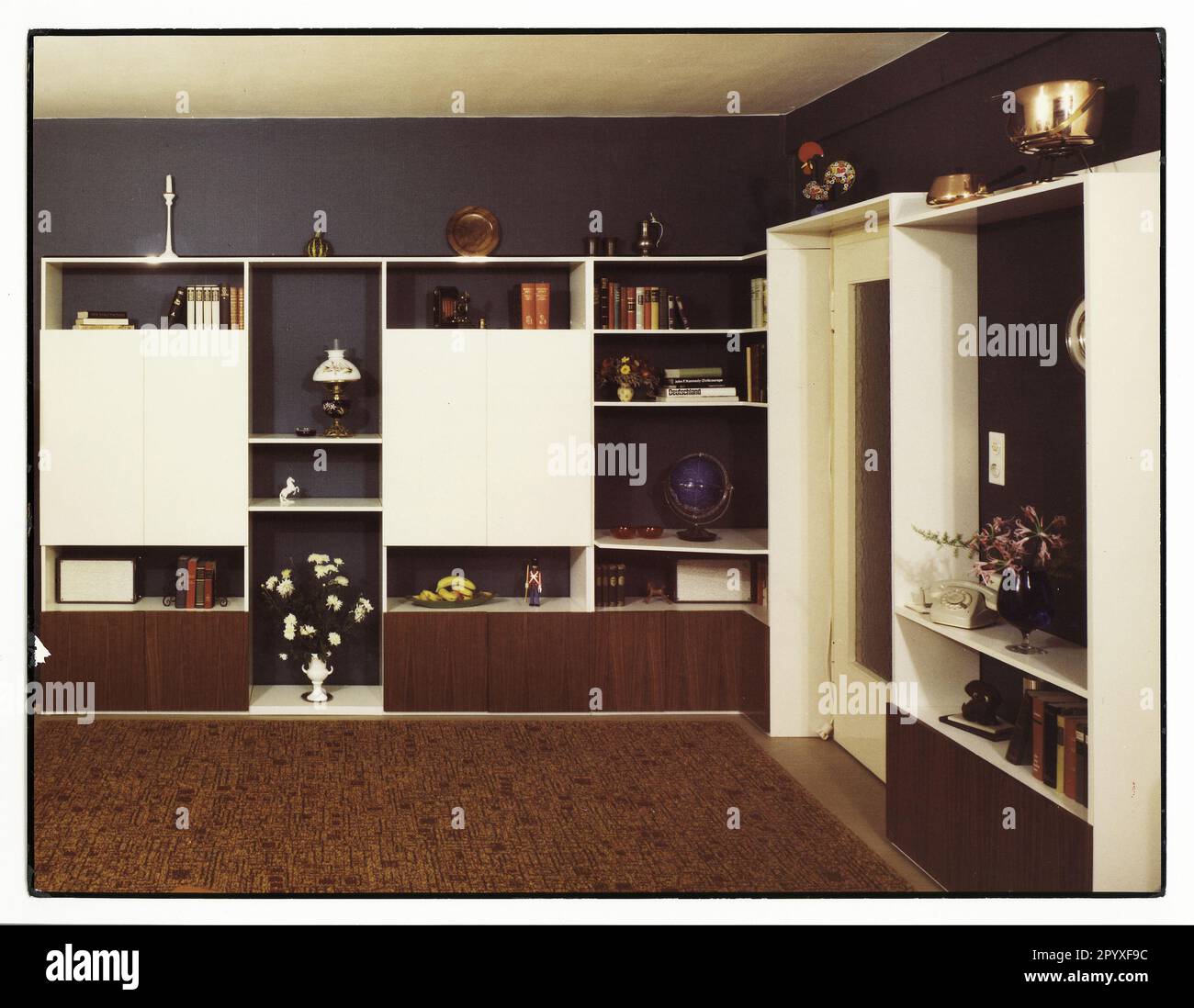 Living room 1966, white sanding lacquer shelf, the doors at the bottom