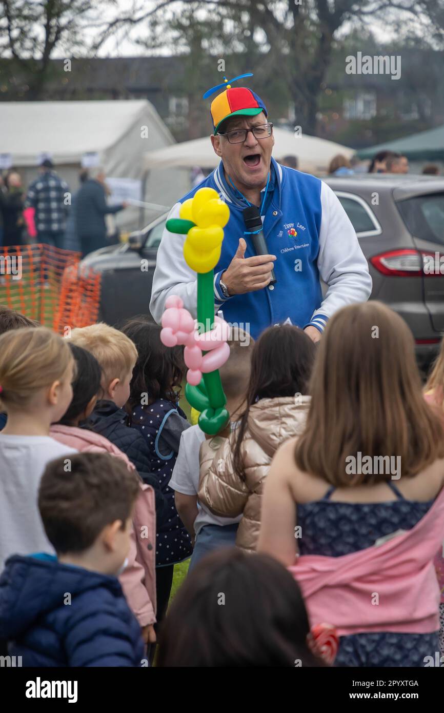 Ian 'Zippy' Lees entertains the children at the 2023 Culcheth and Glazebury Community Day on the village green Stock Photo