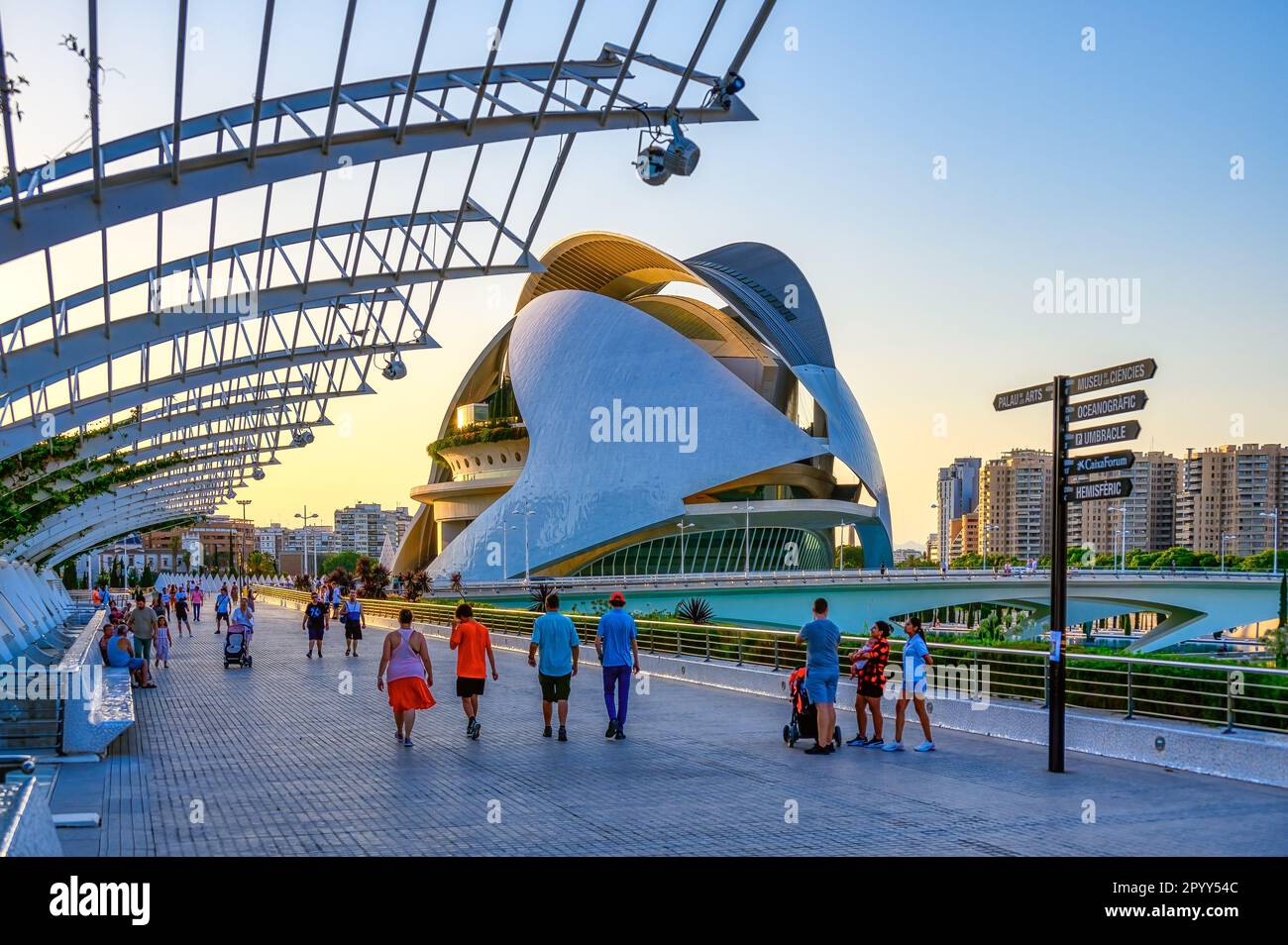 Valencia, Spain - July 17, 2022: People walking by Palau de les Arts or Palace of Arts. The 'Ciudad de las Artes y las Ciencias' is an international l Stock Photo