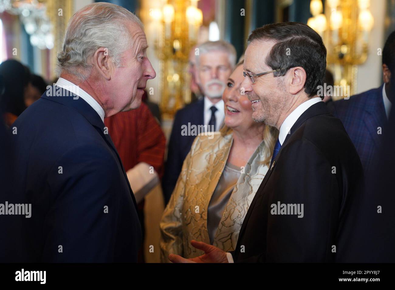 King Charles III (left) speaks with the President of Israel, Isaac Herzog and his wife Michal, during a reception at Buckingham Palace, in London, for overseas guests attending his coronation. Picture date: Friday May 5, 2023. Stock Photo
