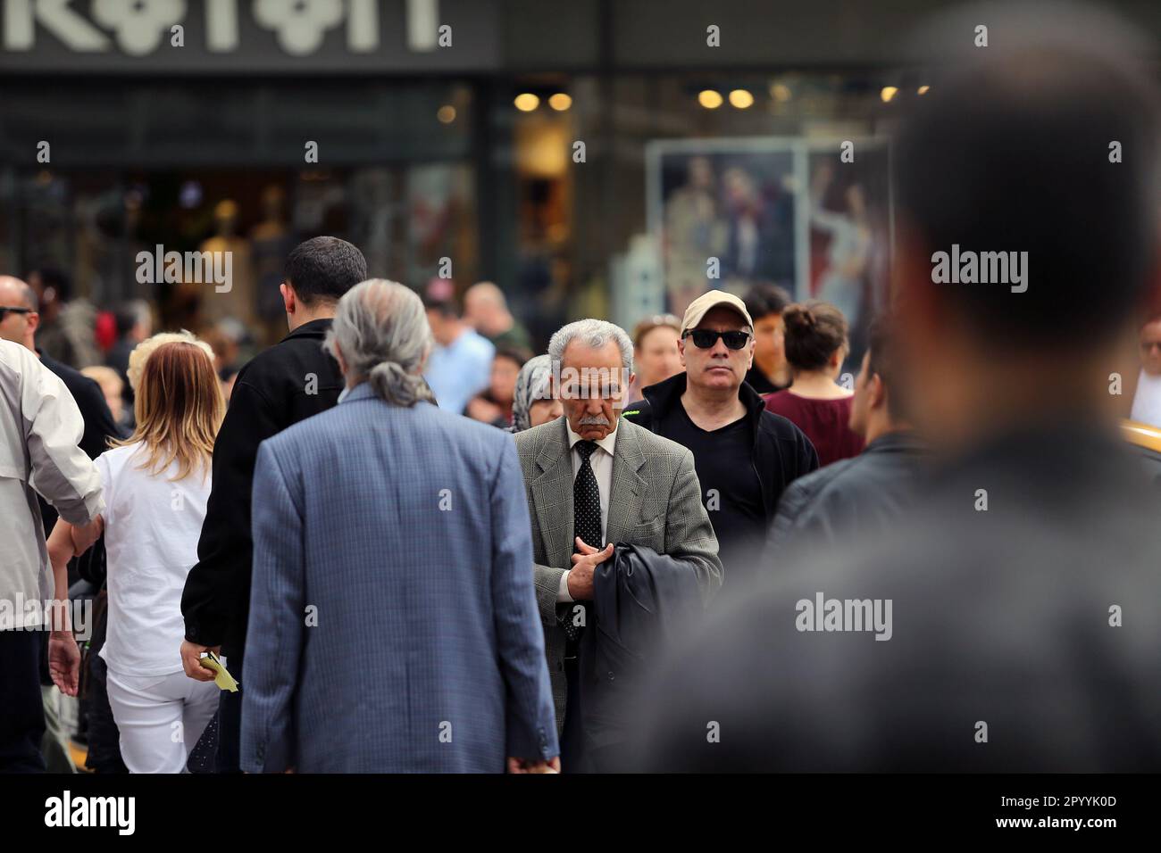 Ankara, T¨¹rkiye. 5th May, 2023. A senior citizen is seen on a street in Ankara, T¨¹rkiye, on May 5, 2023. Millions of Turkish senior citizens are expecting the incoming government to address their increasing concerns about the elevated cost of living in a country where persistent inflation has decimated their purchasing power. Credit: Mustafa Kaya/Xinhua/Alamy Live News Stock Photo